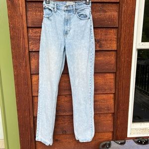 Abercrombie ultra high rise 90s straight jean 24